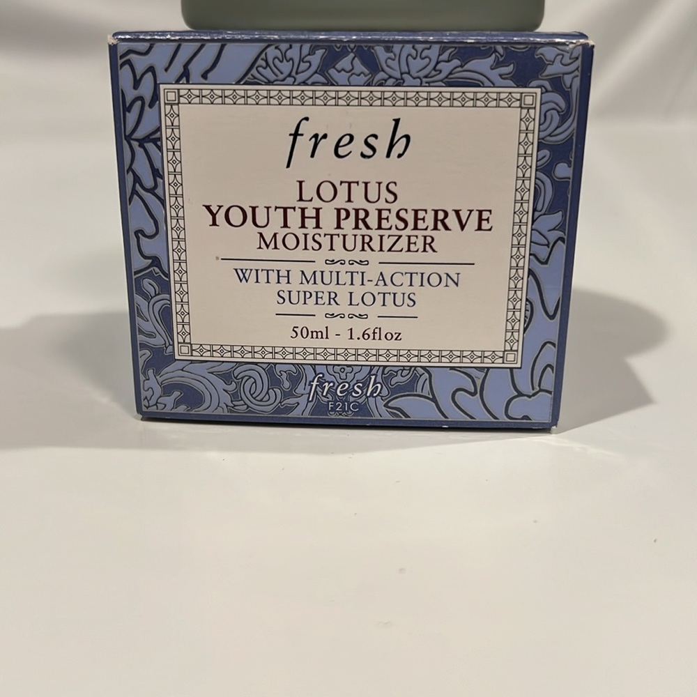 FRESH lotus moisturizer - Picture 2 of 4